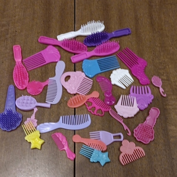 Source Unknown Other - Doll hairbrushes